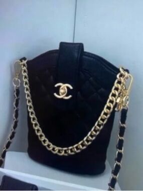 VIP/GWP Vegan black leather bag